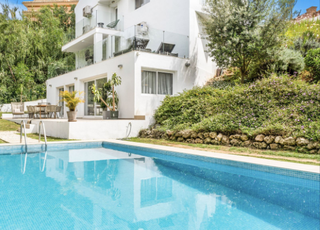 Casa a El Rosario - Ricmar. Villa de ensueño en el rosario: un oasis de lujo y tranquilidad