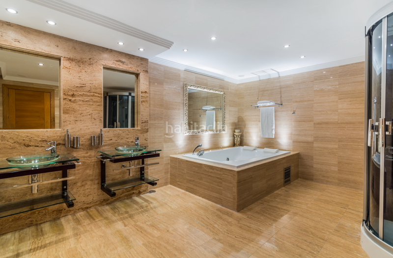 Foto 0e2a57fc-8fc9-4c4b-b0ed-71afa1841301. Xalet amb aparcament piscina a Elviria Marbella