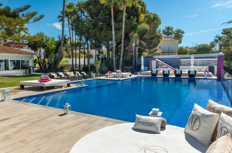 Foto 61e0c163-be91-41b5-a018-fa9da9c9669a. Xalet amb aparcament piscina a Elviria Marbella