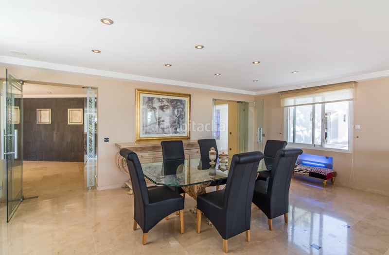 Foto 6e7ded47-60dc-4606-860f-0b49bff67242. Xalet amb aparcament piscina a Elviria Marbella