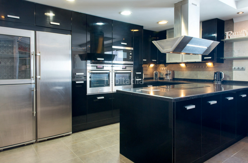 Foto 7e8707e3-aae7-4afb-bf13-3b4aae141638. Xalet amb aparcament piscina a Elviria Marbella