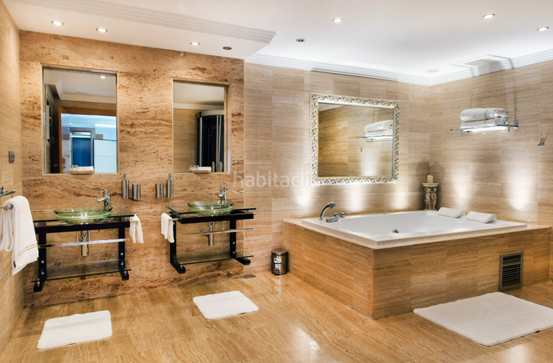 Foto 87b92460-cd04-454f-af6b-d4ba4228cf24. Xalet amb aparcament piscina a Elviria Marbella