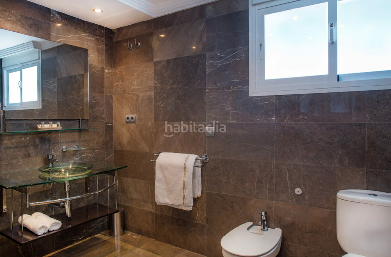 Foto 8f951a70-3030-4113-93ea-929303896a8c. Xalet amb aparcament piscina a Elviria Marbella