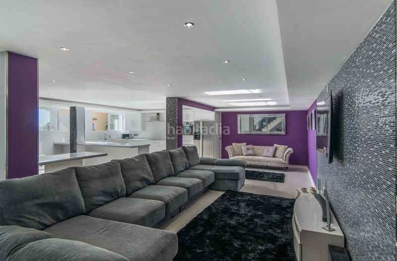 Foto eb0bdb9e-903d-44ad-9d7a-e56a78893062. Xalet amb aparcament piscina a Elviria Marbella