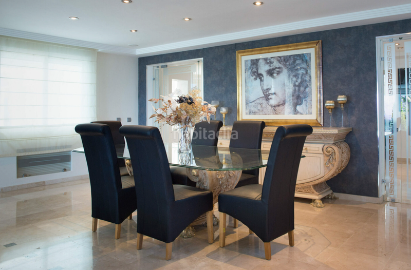 Foto f3618895-0d3b-4bbf-b29e-6264bfc2eae7. Xalet amb aparcament piscina a Elviria Marbella