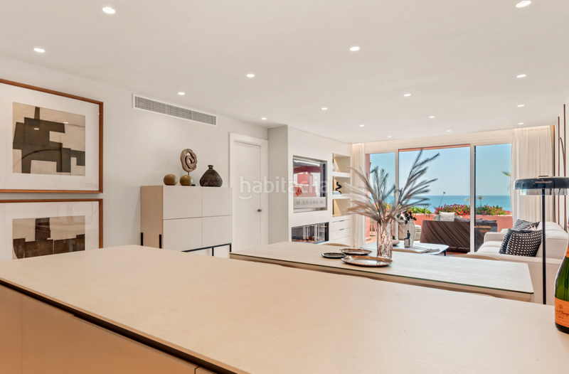 Foto 12e7d25f-509c-4337-91dc-2e454de416eb. Piso precioso apartamento en primera línea de playa en new golden mile, en Estepona