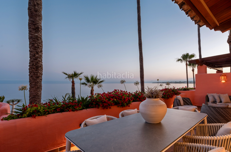 Foto 2264a9ce-3803-4b67-942b-edcfb8c48fdc. Piso precioso apartamento en primera línea de playa en new golden mile, en Estepona
