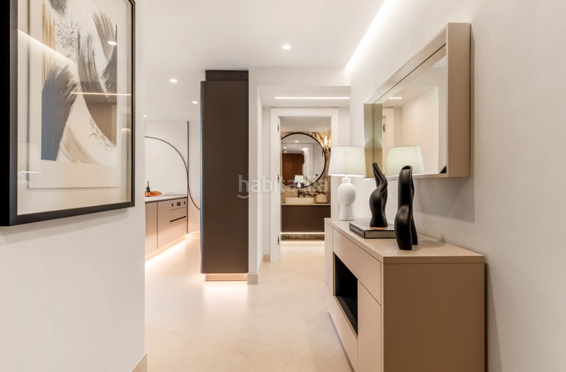 Foto 5a896798-b620-43ba-a033-cb89fa5e0690. Piso precioso apartamento en primera línea de playa en new golden mile, en Estepona