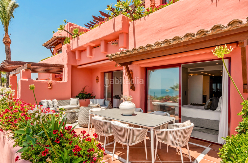 Foto 82e9d6d2-5d78-4f48-a1da-3a2dda0e4a46. Piso precioso apartamento en primera línea de playa en new golden mile, en Estepona