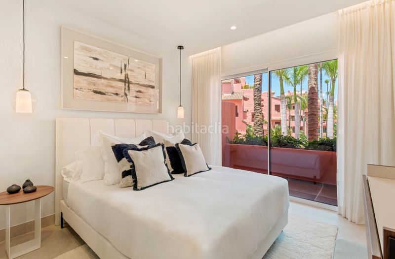Foto 91c9e035-0f01-453f-9567-93dcbdd94b27. Piso precioso apartamento en primera línea de playa en new golden mile, en Estepona