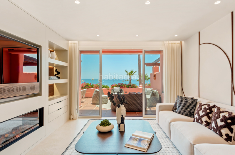 Foto eeca006f-e503-47e1-acd7-0353989613fb. Piso precioso apartamento en primera línea de playa en new golden mile, en Estepona