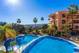 Lloguer Pis a Avenida calderón de la barca s/n. Apartamento de dos dormitorios en alquiler en magna marbella