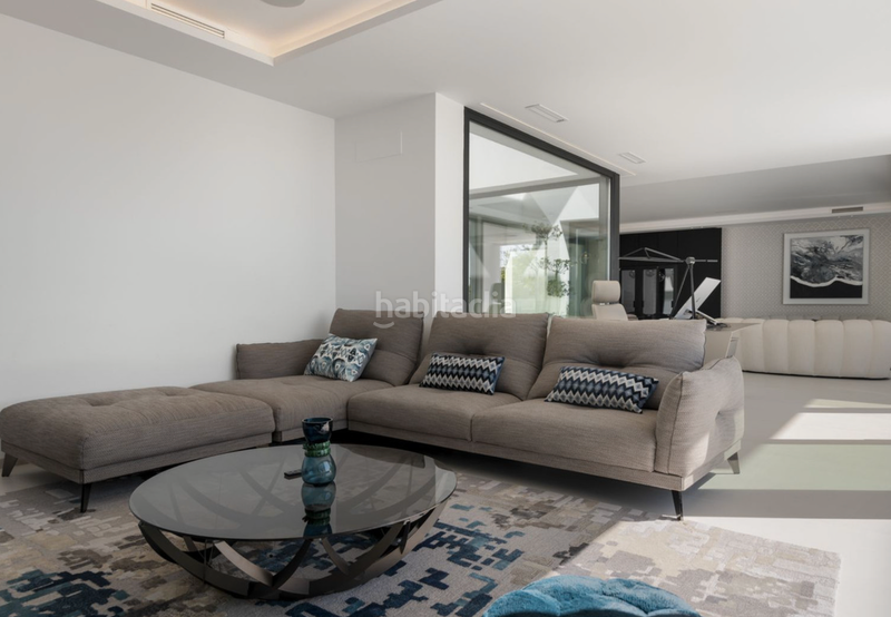 Foto 46bdb80e-f659-441d-a5a0-7c2f989a86c0. Chalet impresionante villa en venta en paraiso alto benahavis en Estepona