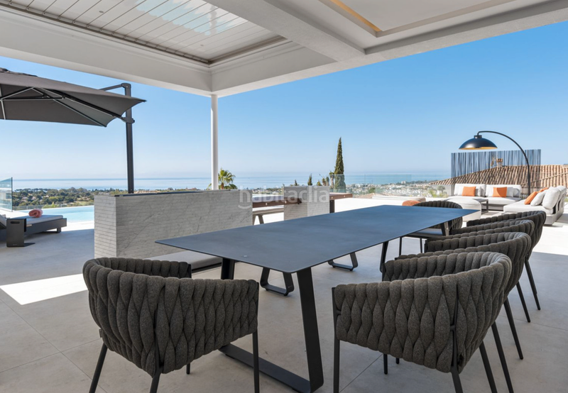 Foto 4e9bdd41-f3d5-47a9-9bad-a69559b9eecb. Chalet impresionante villa en venta en paraiso alto benahavis en Estepona