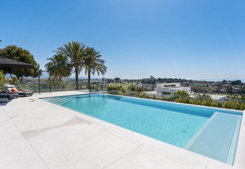 Foto 9dea28f2-b2c0-4e89-9d52-1f926252a984. Chalet impresionante villa en venta en paraiso alto benahavis en Estepona