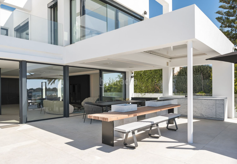 Foto f6ed72b0-391e-4ee6-bdc4-6e09e89f2b85. Chalet impresionante villa en venta en paraiso alto benahavis en Estepona