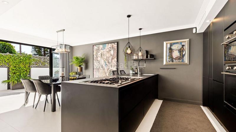 Foto 0da34c69-a145-4d6f-b3bb-7f57c7ce262a. Xalet amb xemeneia piscina a Aloha Marbella