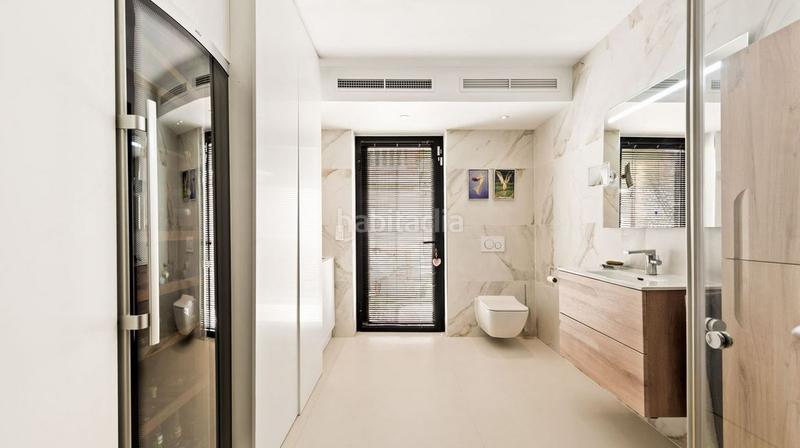 Foto c0dddc82-cf5a-4cd5-a16a-e87cc3bc1e15. Xalet amb xemeneia piscina a Aloha Marbella