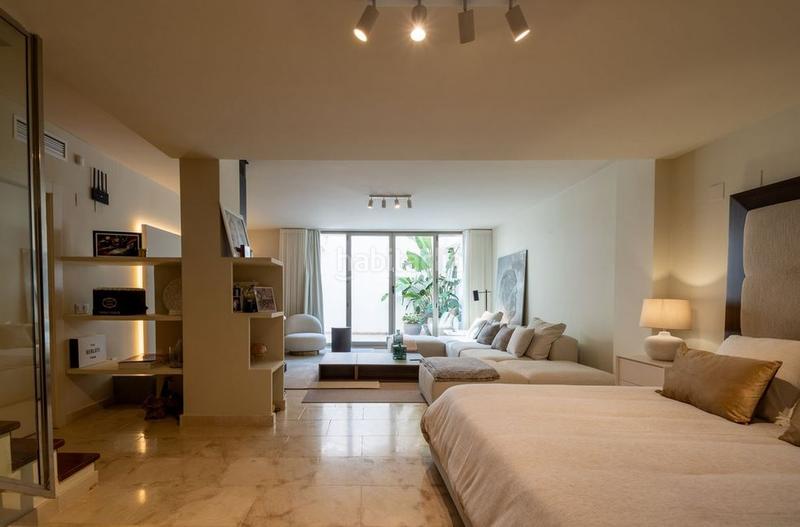 Foto 0fd1ca7d-61ce-46d0-8ef1-53a490dd24b8. Casa bifamiliare con camino piscina in Benahavís pueblo Benahavís