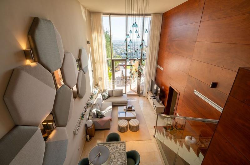 Foto 442c0f0b-0fa9-472d-92a8-0033b0e517e4. Casa bifamiliare con camino piscina in Benahavís pueblo Benahavís