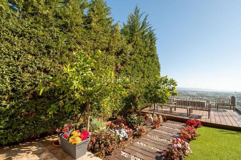 Foto 5eb7cb3b-4983-4fd5-8987-0231fa6bbbc4. Casa bifamiliare con camino piscina in Benahavís pueblo Benahavís