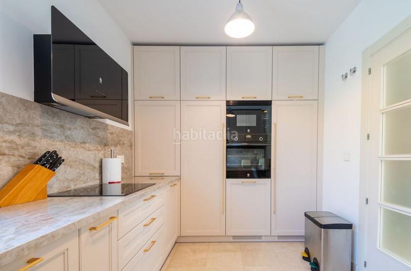 Foto 938024b1-8b46-493c-a7a0-56626f9d19cc. Casa bifamiliare con camino piscina in Benahavís pueblo Benahavís