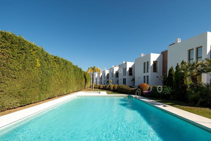 Foto ce670e5e-960e-4ab3-8e50-127a9fa04a54. Casa bifamiliare con camino piscina in Benahavís pueblo Benahavís