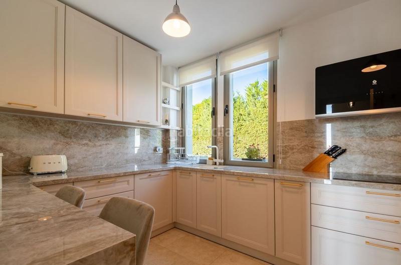 Foto ea644c68-8091-455d-bba7-eac03e238233. Casa bifamiliare con camino piscina in Benahavís pueblo Benahavís