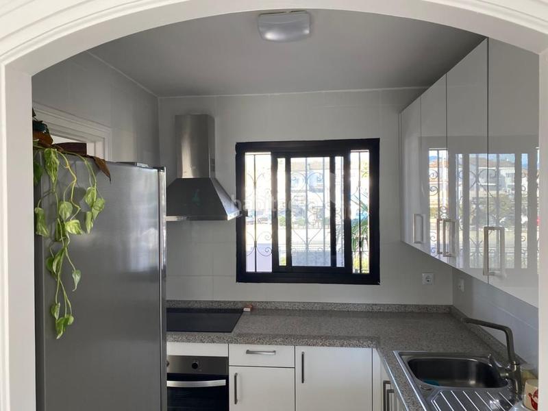 Foto 0e99832b-39e5-4455-84bc-fdb9dd8a9af7. Location appartement dans avenida de la playa 27b dans Estepona