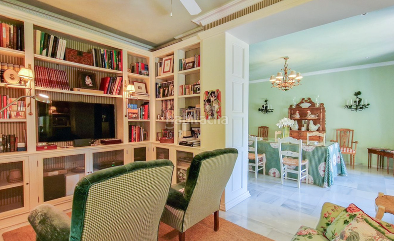 Foto 1560905d-ad83-45fb-81cb-4aa9d23f8a7e. Xalet amb aparcament piscina a Los Naranjos Marbella