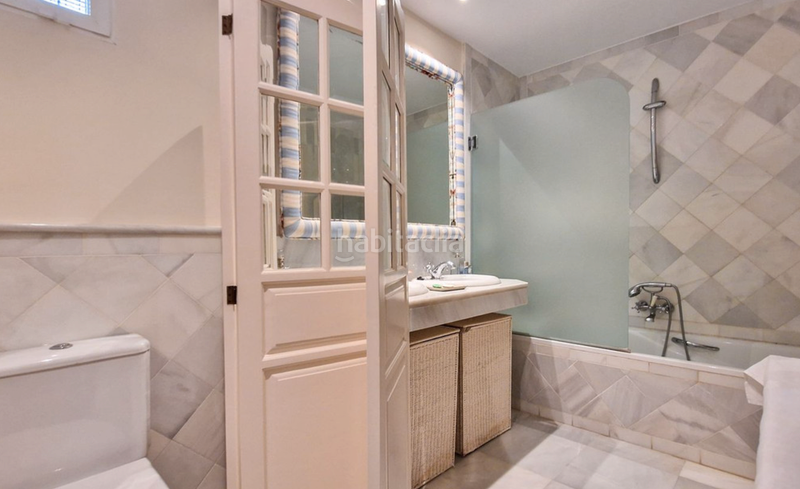 Foto 95799bf8-0341-4827-a7f0-c317ae128a81. Xalet amb aparcament piscina a Los Naranjos Marbella