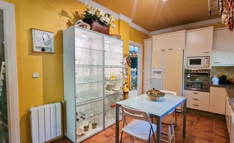 Foto a3300470-09a4-4c84-9af1-304ff8fda29a. Xalet amb aparcament piscina a Los Naranjos Marbella