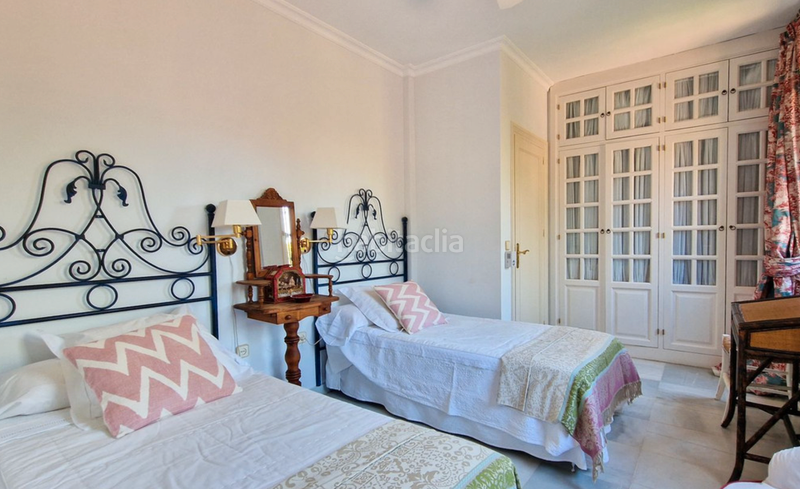 Foto a573fa52-da2f-48b6-beb9-f559bafaeb73. Xalet amb aparcament piscina a Los Naranjos Marbella