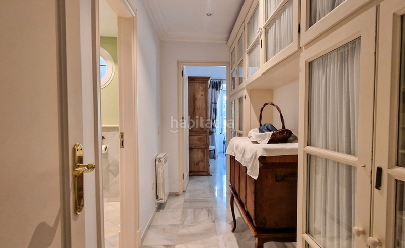 Foto d7e5320c-4e5b-4111-acdd-6c82a4a3365f. Xalet amb aparcament piscina a Los Naranjos Marbella