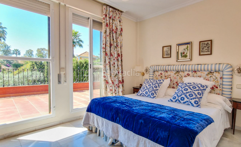 Foto e285d02b-b9dd-43b6-8652-6306eefe123c. Xalet amb aparcament piscina a Los Naranjos Marbella