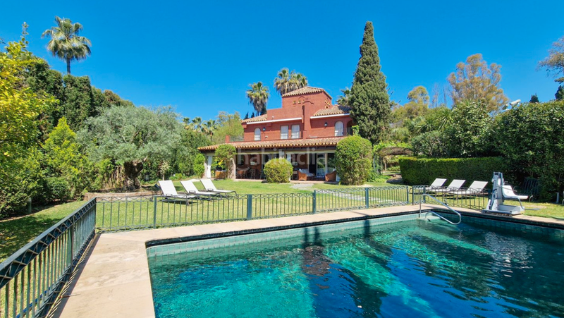 Foto ebb3a72a-20aa-4313-89bb-b1fc46e8b0bc. Xalet amb aparcament piscina a Los Naranjos Marbella