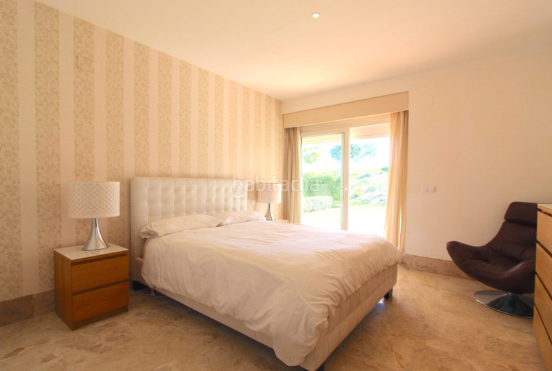 Foto c2834035-fc12-4343-b2e5-af6d81284520. Towny house in calle sand 52 in Santa Clara Marbella