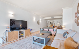 Apartament a Avenida calderón de la barca. Amplio apartamento en la urbanización magna marbella