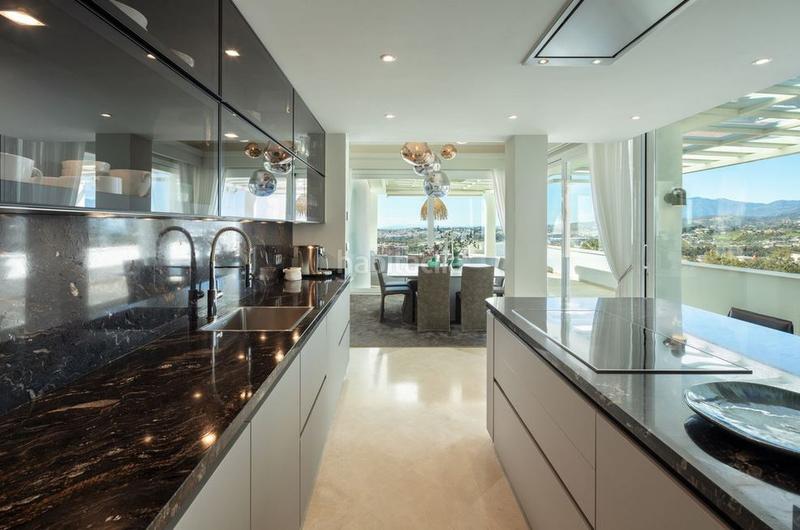 Foto 61c9f8f4-95de-4ecd-ae1f-cce838e3d827. Chalet in Puerto Banús Marbella