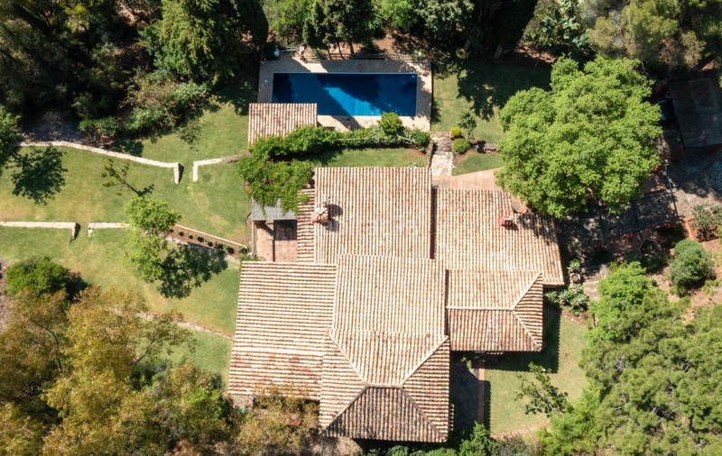 Foto 4a96a96f-3913-4cf7-92f6-7e89e4cf6cc0. Chalet in avenida la moraleda 5 in Benahavís pueblo Benahavís