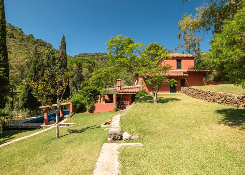 Foto 90c0a3bc-9f88-499a-afbf-627cd4856772. Chalet in avenida la moraleda 5 in Benahavís pueblo Benahavís