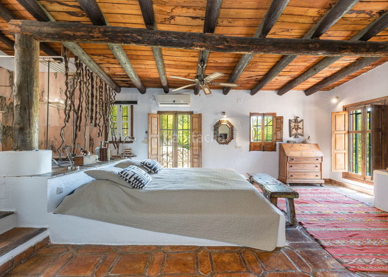 Foto a7215fe6-64de-406a-82a7-e70566cc466d. Chalet in avenida la moraleda 5 in Benahavís pueblo Benahavís