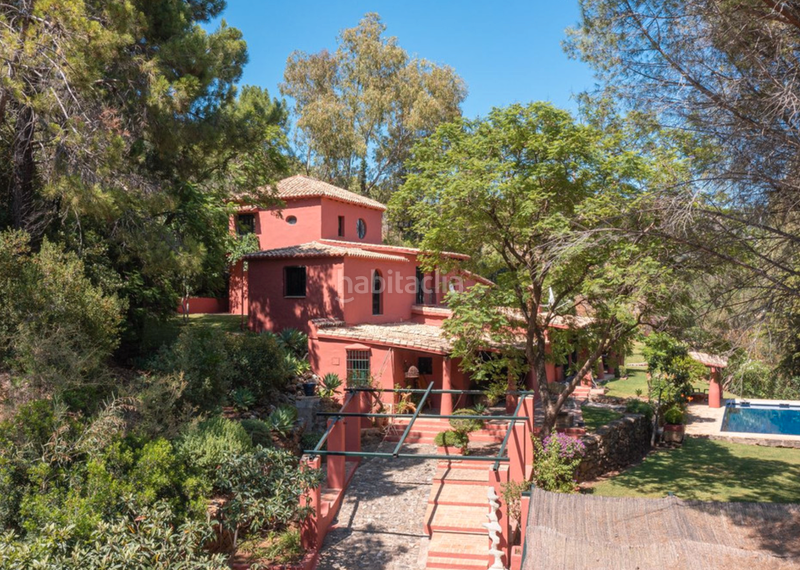 Foto b46e4fb4-1b7b-4915-8c6c-76fe64c300f7. Chalet in avenida la moraleda 5 in Benahavís pueblo Benahavís