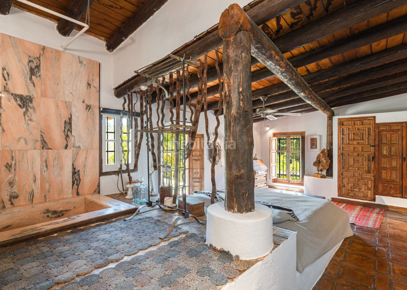 Foto f3fe0e23-d334-4c7d-bd39-046f3aa3359f. Chalet in avenida la moraleda 5 in Benahavís pueblo Benahavís