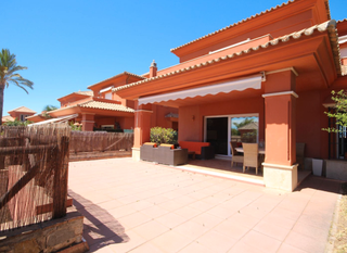 Casa aparellada a Calle sand 40. ¡increible precio! adosada en venta en santa clara golf