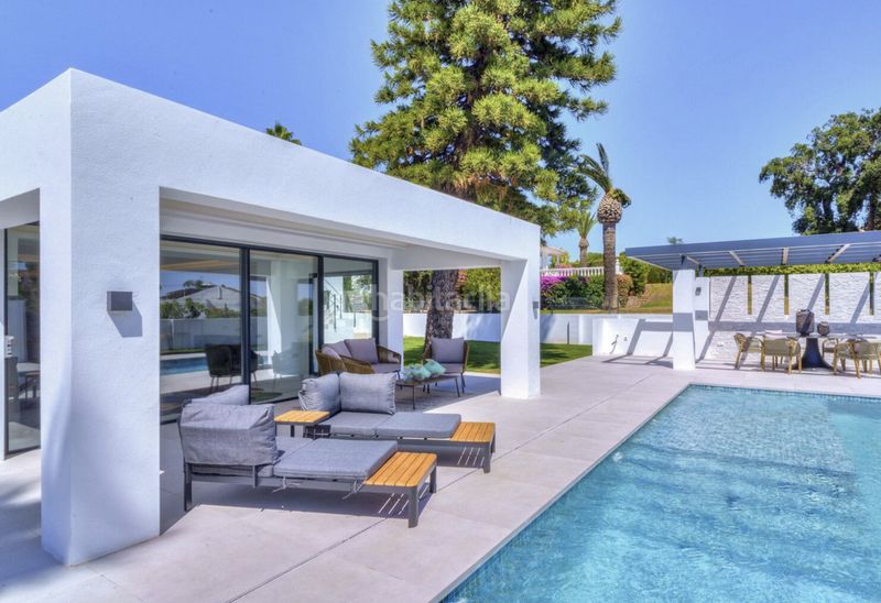 Foto 0d47b66e-11ad-48cb-b8fd-87e4ac53f03e. Chalet en paseo del perú 35 increible villa totalmente renovada en Elviria en Marbella