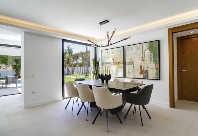 Foto 1891490e-1272-44b7-b6e7-85ecfc9cd4e9. Chalet en paseo del perú 35 increible villa totalmente renovada en Elviria en Marbella