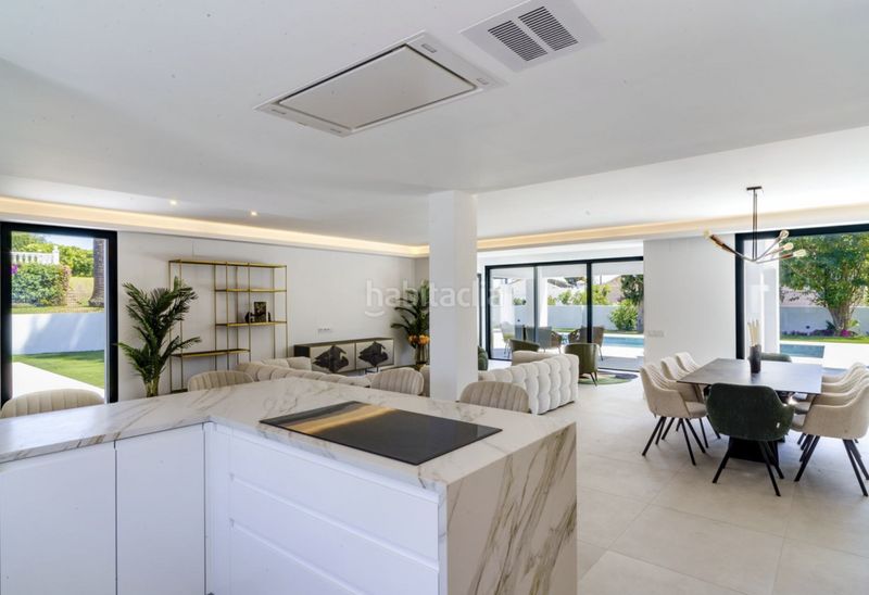 Foto 3a97ec98-f6df-479a-ac90-b9c9c20608fa. Chalet en paseo del perú 35 increible villa totalmente renovada en Elviria en Marbella