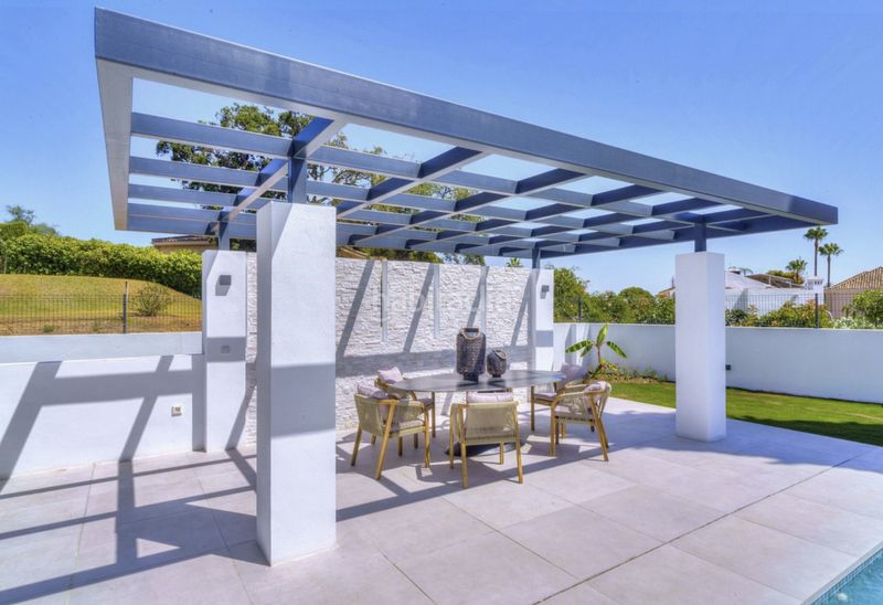 Foto 5f4f0a82-7fa0-46c5-a11a-1bd14ee391d5. Chalet en paseo del perú 35 increible villa totalmente renovada en Elviria en Marbella