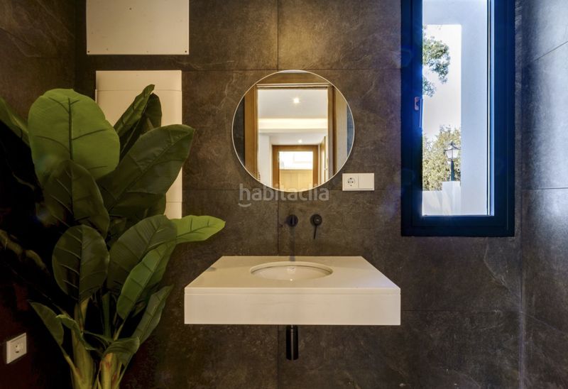 Foto 68f4c930-9b3e-4f6f-9d59-ebf23d593852. Chalet en paseo del perú 35 increible villa totalmente renovada en Elviria en Marbella